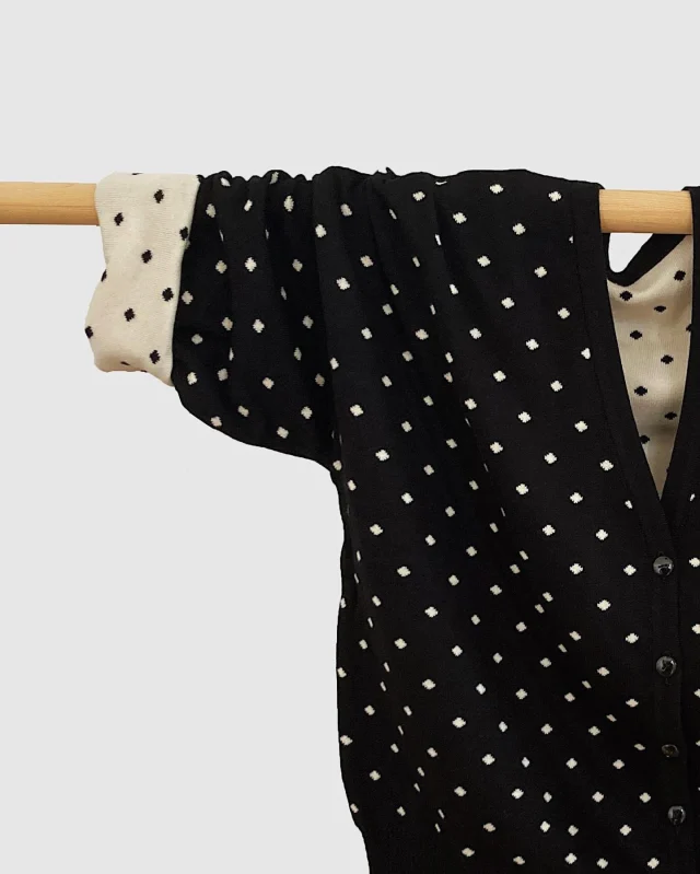 Siempre vuelan. Están a punto de llegar del taller, así que un año más, he decidido hacer una venta especial mañana en la newsletter. Sólo para suscriptores, nuevos colores preciosos, y con sorpresa ✨
Puedes suscribirte desde el link de Stories.
#Sauco #Universo #ss26